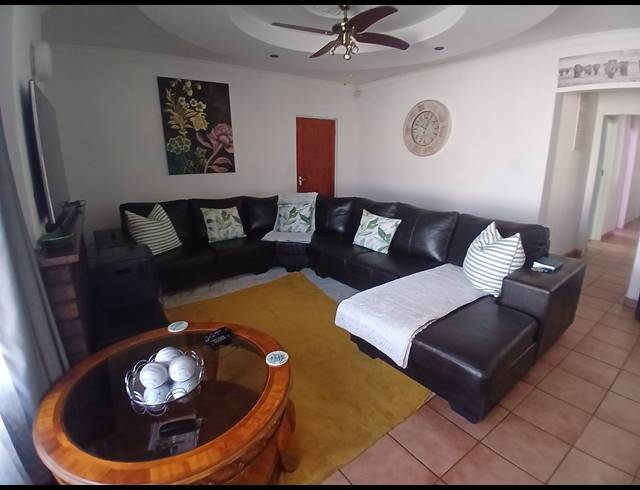 3 BEDROOM HOUSE FOR SALE IN LEONDALE